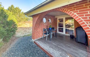 Outdoor dining - 3 bedroom amazing home in Blåvand (Blåvand)