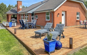 Outdoor dining - 3 bedroom amazing home in Blåvand (Blåvand)