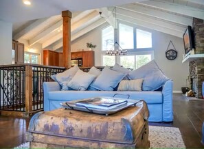 Smart TV, fireplace, video games, stereo - Private Mountain Villa with Spa and Tree House (Big Bear, CA)