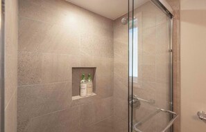 Shower, hair dryer, towels, soap - Private Mountain Villa with Spa and Tree House (Big Bear, CA)