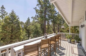 Property grounds - Private Mountain Villa with Spa and Tree House (Big Bear, CA)