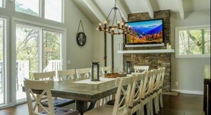 Dining - Private Mountain Villa with Spa and Tree House (Big Bear, CA)