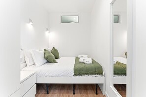 1 habitación, tabla de planchar con plancha, internet y ropa de cama 