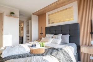 3 habitaciones, tabla de planchar con plancha, wifi y ropa de cama 