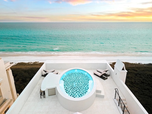 NEW • Alys Beach Gulf-Front Estate, Rooftop Pool, Outdoor Kitchen, Private Beach