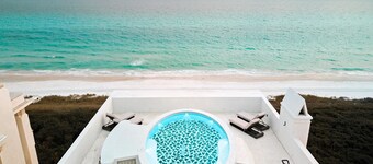 NEW • Alys Beach Gulf-Front Estate, Rooftop Pool, Outdoor Kitchen, Private Beach