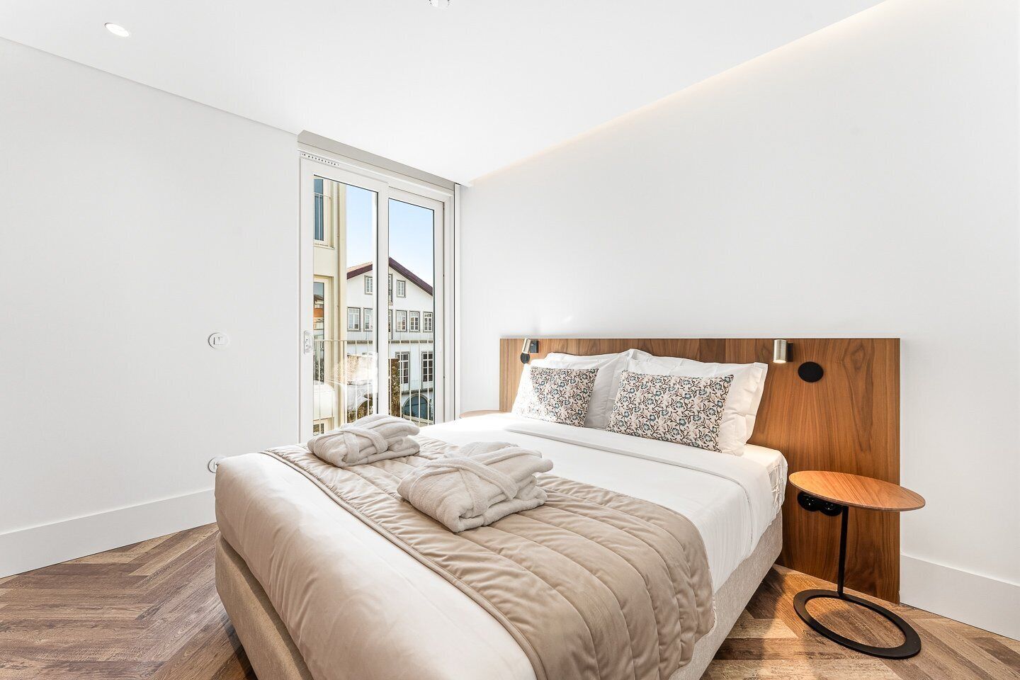 3 slaapkamers, een strijkplank/strijkijzer, internet, beddengoed