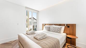 3 slaapkamers, een strijkplank/strijkijzer, internet, beddengoed