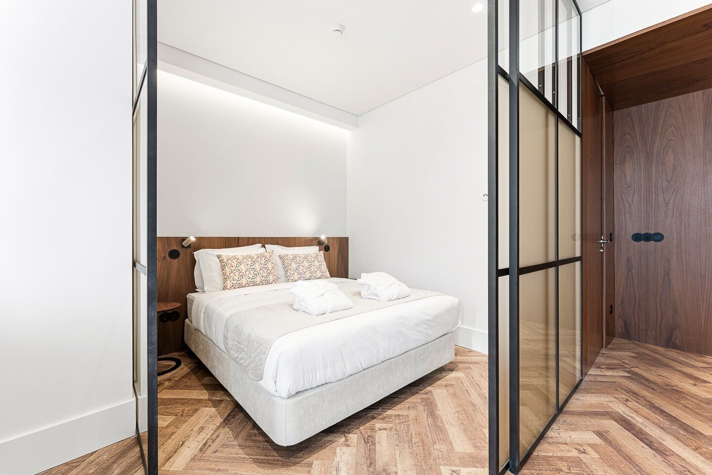 1 bedroom, iron/ironing board, internet, bed sheets