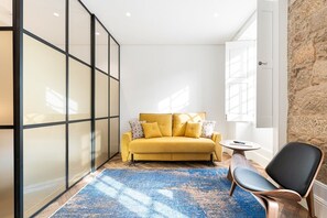 TV - GuestReady - Santa Barbara Garden House 12 (Braga)