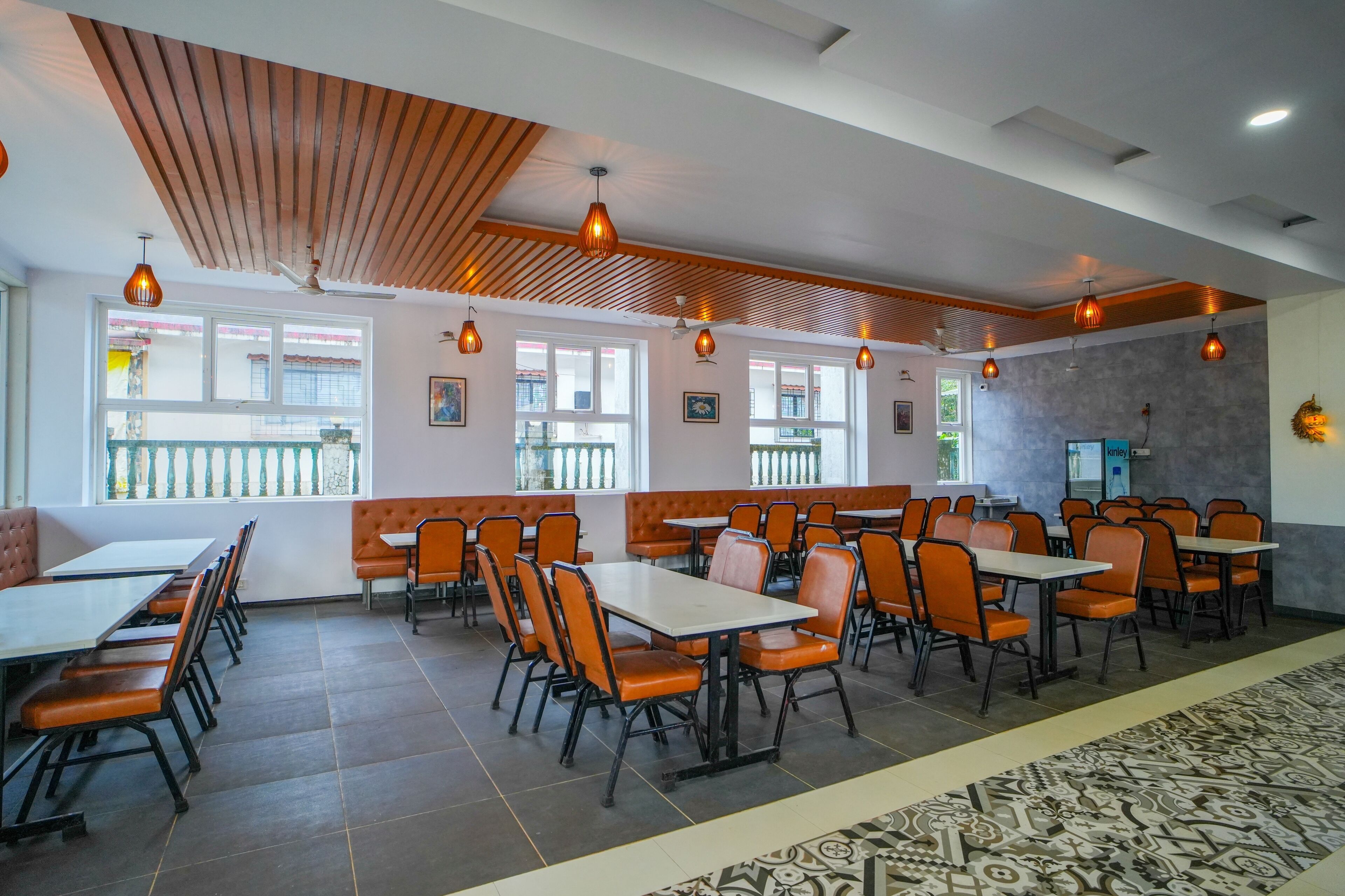 Deluxe Double Room, City View | Dining