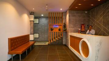 Deluxe Double Room, City View | Lobby