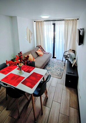 Living area - Apartamento completo de 3 habitaciones y amenidades como piscina y gimnasio. (Ciudad de Guatemala)