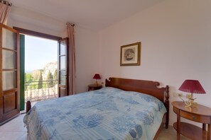 2 Schlafzimmer, Bügeleisen/Bügelbrett