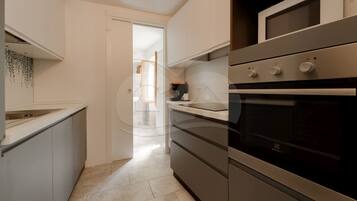 Kühlschrank, Mikrowelle, Ofen