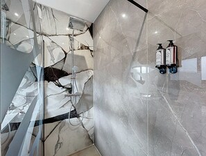 Bathroom - Luxury Villa in Grimaud (GRIMAUD)