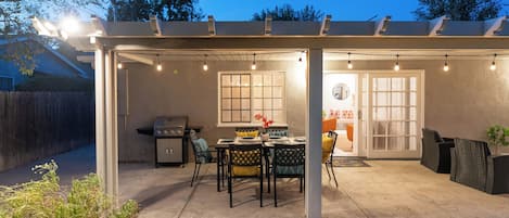 屋外ダイニングエリア