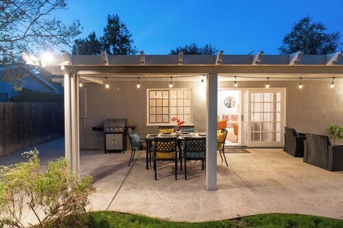 Comfy Single Level House in the West Hills