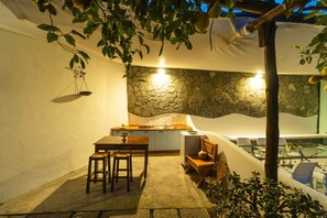 Outdoor dining - Atelier sul Mare exclusive property near the sea in Minori, Amalfi Coast (Minori)