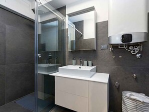 Bathroom - Holiday Apartment Two-Bedroom Apartment No.5 with Balcony (Poreč)