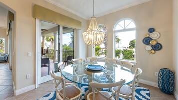 Luxury Condo, Partial Ocean View | Dining