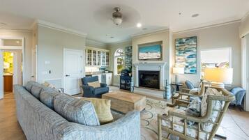 Condo luxueux, vue partielle sur l'océan | Aire de séjour