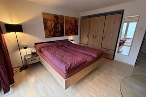 Room - Centurio 5 :Double room with balcony (Augst)