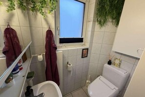 Bathroom - Centurio 5 :Double room with balcony (Augst)