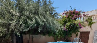 House+apartment+private pool+beach