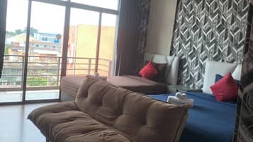 King Size & Twin bed | Living area