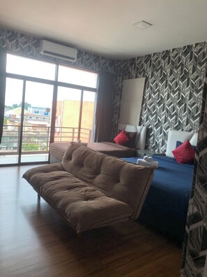 Habitació triple Deluxe | Sala d'estar