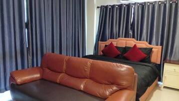 Queen bed ( Share Bathroom ) | Interior