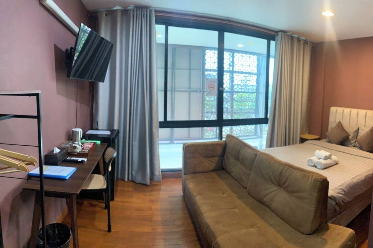Queen bed | มินิบาร์ฟรี, ผ้าปูที่นอน