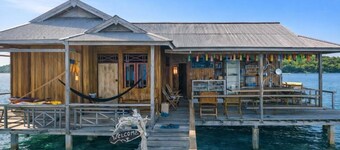 Nur Homestay Mini Resto and Souvenir