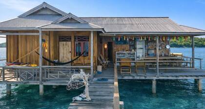 Nur Homestay Mini Resto and Souvenir