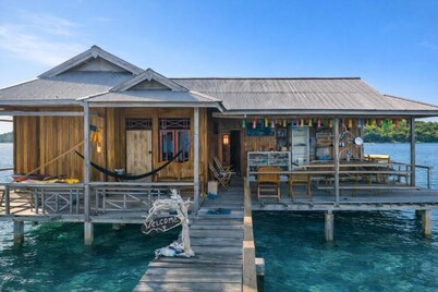 Nur Homestay Mini Resto and Souvenir