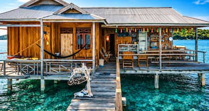 Nur Homestay Mini Resto and Souvenir