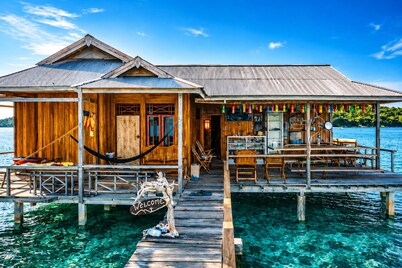 Nur Homestay Mini Resto and Souvenir
