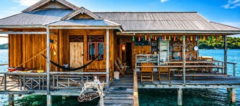 Nur Homestay Mini Resto and Souvenir