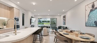 Bayside Luxury Retreat with Pool in Port Hacking