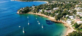 Bayside Luxury Retreat with Pool in Port Hacking