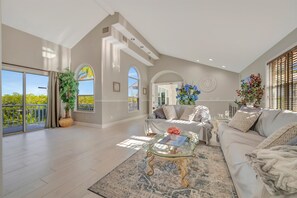 Luxury House, Bay View | Living area - Palm Harbor Waterfront Home (Palm Harbor)