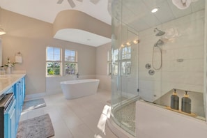 Luxury House, Bay View | Bathroom - Palm Harbor Waterfront Home (Palm Harbor)