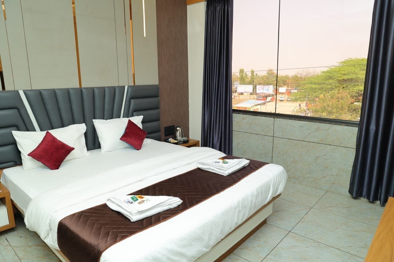 Luxury Room | Rollaway beds, free WiFi, bed sheets