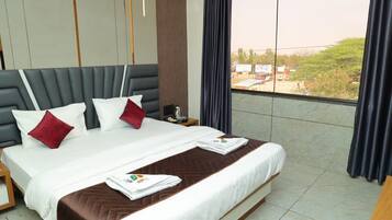 Luxury Room | Rollaway beds, free WiFi, bed sheets