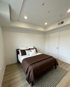 2 bedrooms, iron/ironing board, WiFi, bed sheets - Luxurious West Hollywood apartment (West Hollywood)