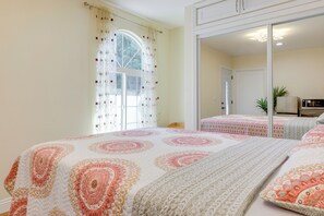 1 bedroom, desk, iron/ironing board, Internet - South Bay Sweet Spot By SoFi! Extended-Stay Studio (Gardena)