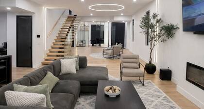 Grand, Spacious Villa in the Heart of Downtown High River