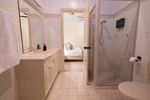House | Bathroom - Indulge - Private Pine (Mildura)