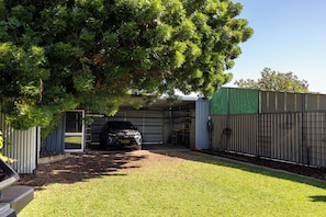 House | Property grounds - Indulge - Private Pine (Mildura)